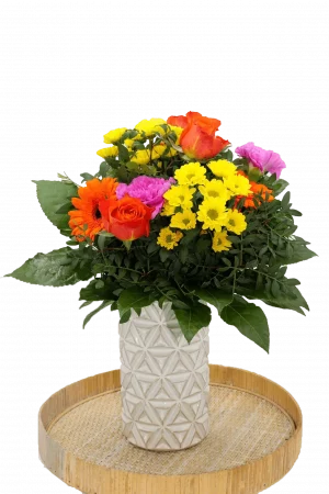 Blumenstrauß 'Viel Glück' aus Rosen, Santini, leuchtenden Germini und Nelken, ergänzt durch grünes Beiwerk.