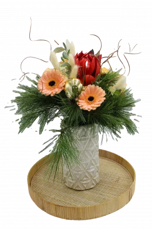 Blumenstrauß Wintertraum aus Amaryllis, Rosen, Germini und Weihnachtskugeln.
